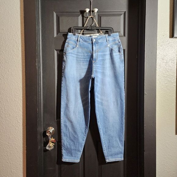 Wrap London Relaxed High Waisted Relaxed Stretch Tapered Jeans - Picture 8 of 16